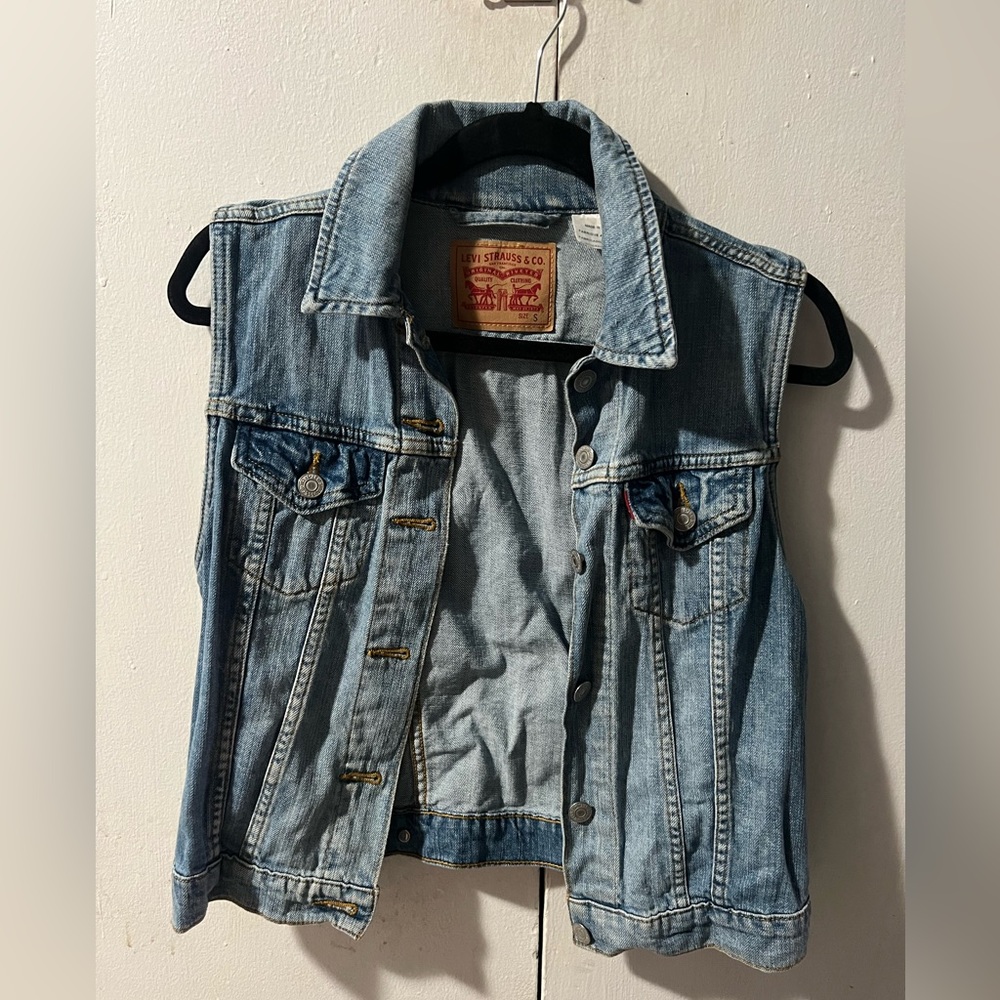 Jean Vest